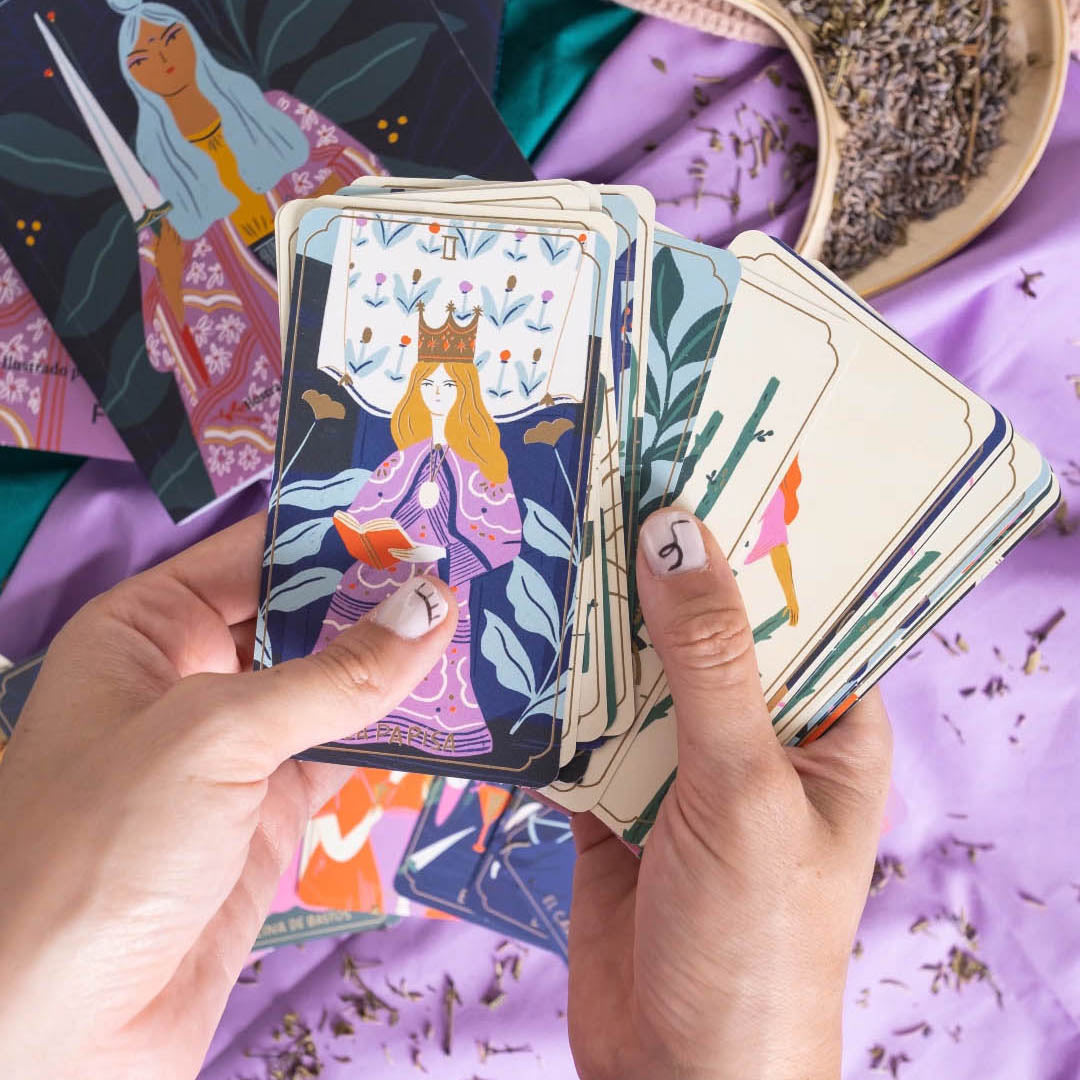 TAROT MAGAS ILUSTRADAS (EL KIT: LIBRO + MAZO)